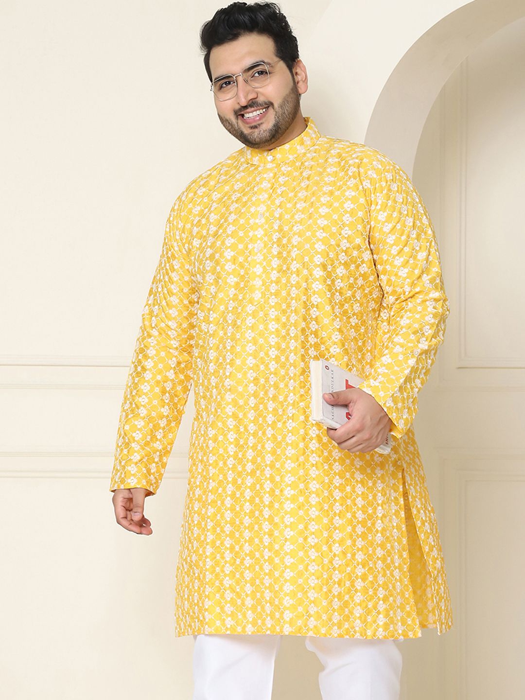 SOJANYA PLUS Lelaki Sawi Kuning & Putih Chikankari Sulam Kurta