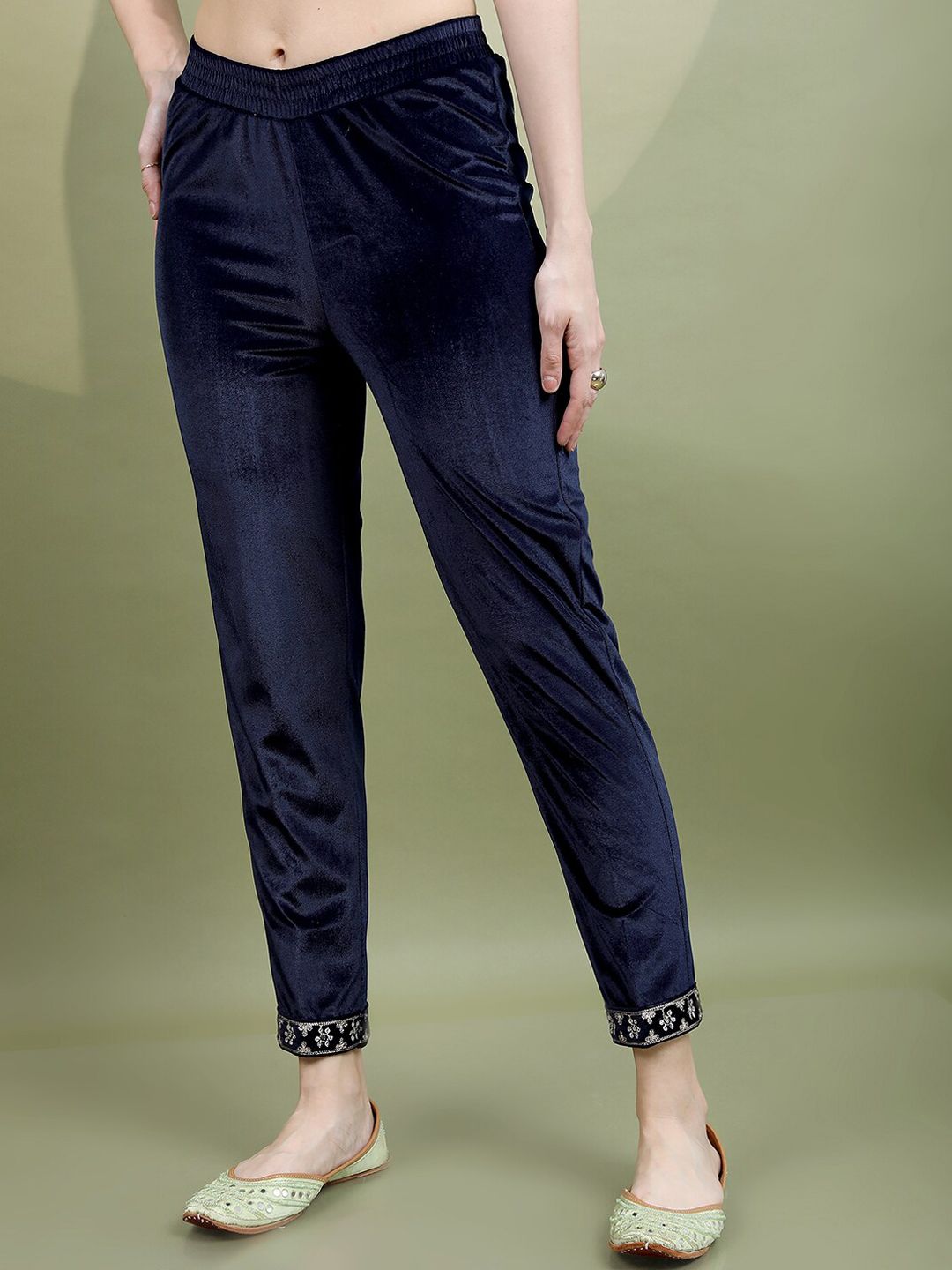 Vishudh Women Ethnic Motifs Embroidered Knited Velvet Kurta & Trousers with Dupatta