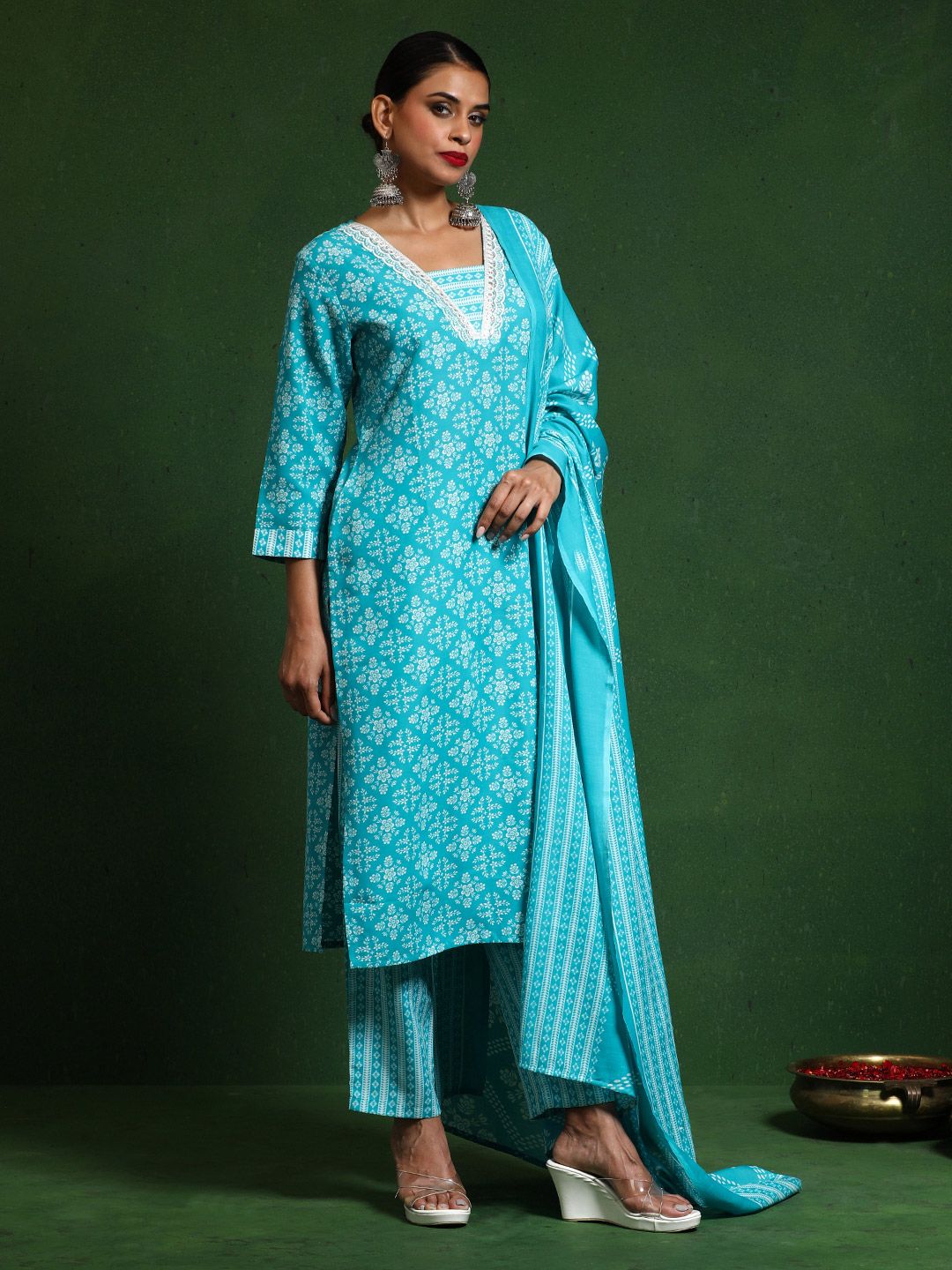 Varanga Women Printed Regular Kurta with Trousers & With Dupatta