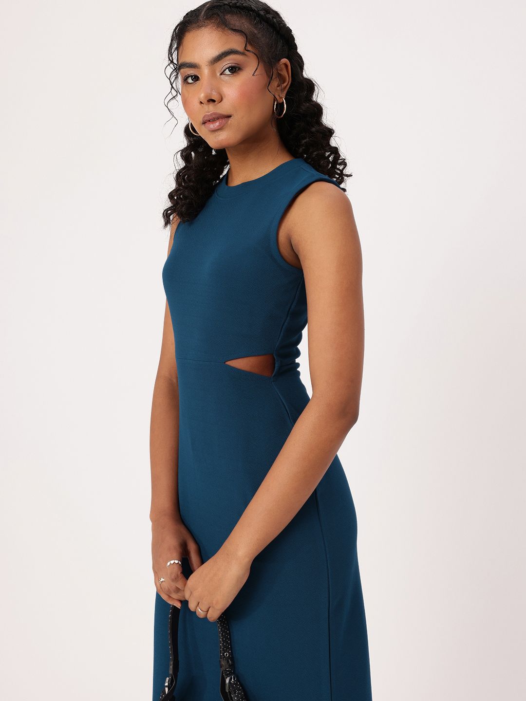 DressBerry Feminine Chic Cut-Out Detail Sheath Dress With Back Slit