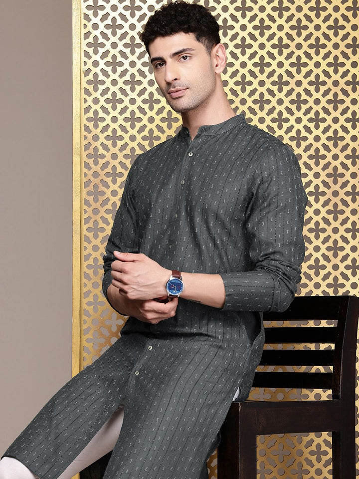House of Pataudi Men Dobby Regular Jashn Kurta with Trousers