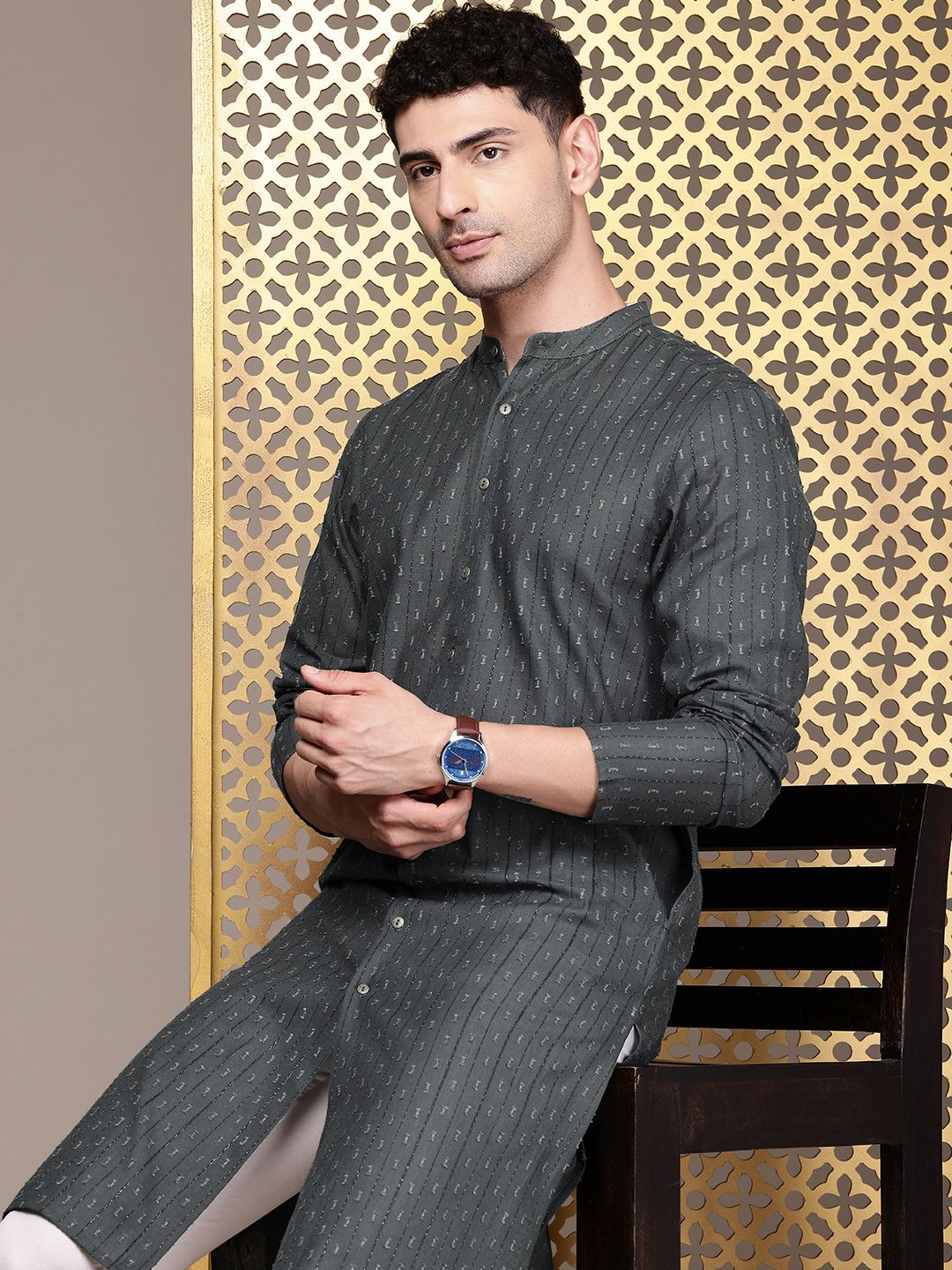 House of Pataudi Men Dobby Regular Jashn Kurta with Trousers
