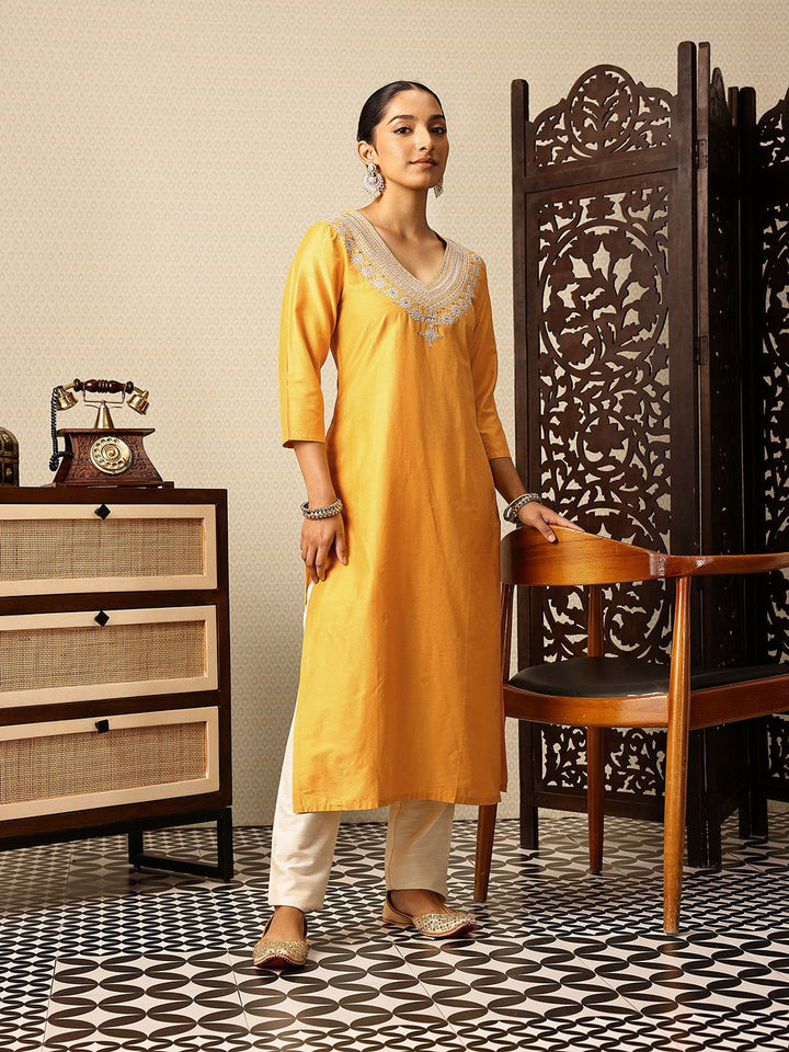 House of Pataudi V-Neck Embroidered Rozana Kurta