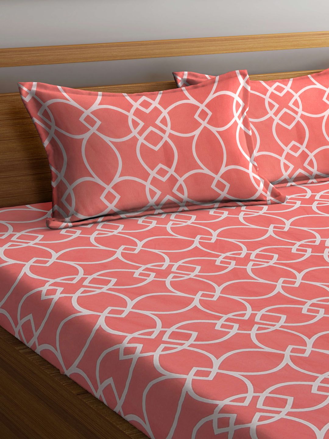KLOTTHE Peach Geometric Cotton 300 TC Fitted King Fine Bedsheet with 2 Pillow Covers-98 x 87 inches