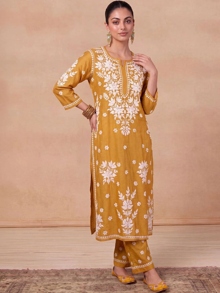 Rumah Wanita Chikankari Motif Etnik Bersulam Benang Biasa Kerja Chanderi Sutera Kurta dengan Seluar