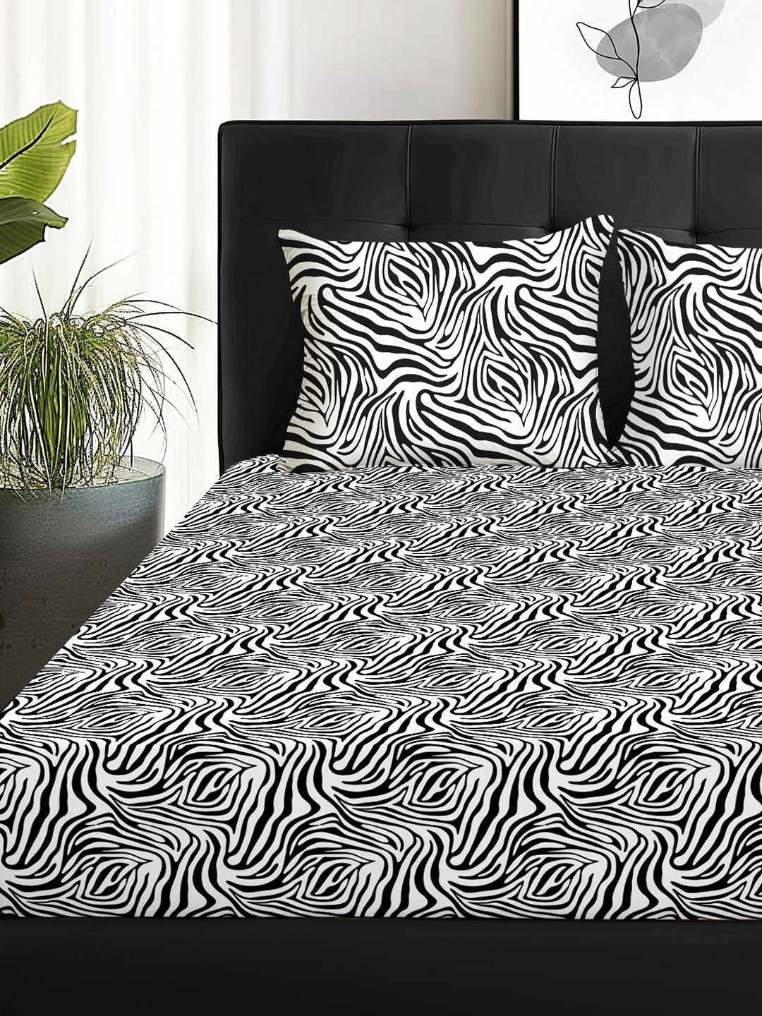Story@home Arena Black & White Printed 180 TC Queen Bedsheet & 2 Pillow Covers