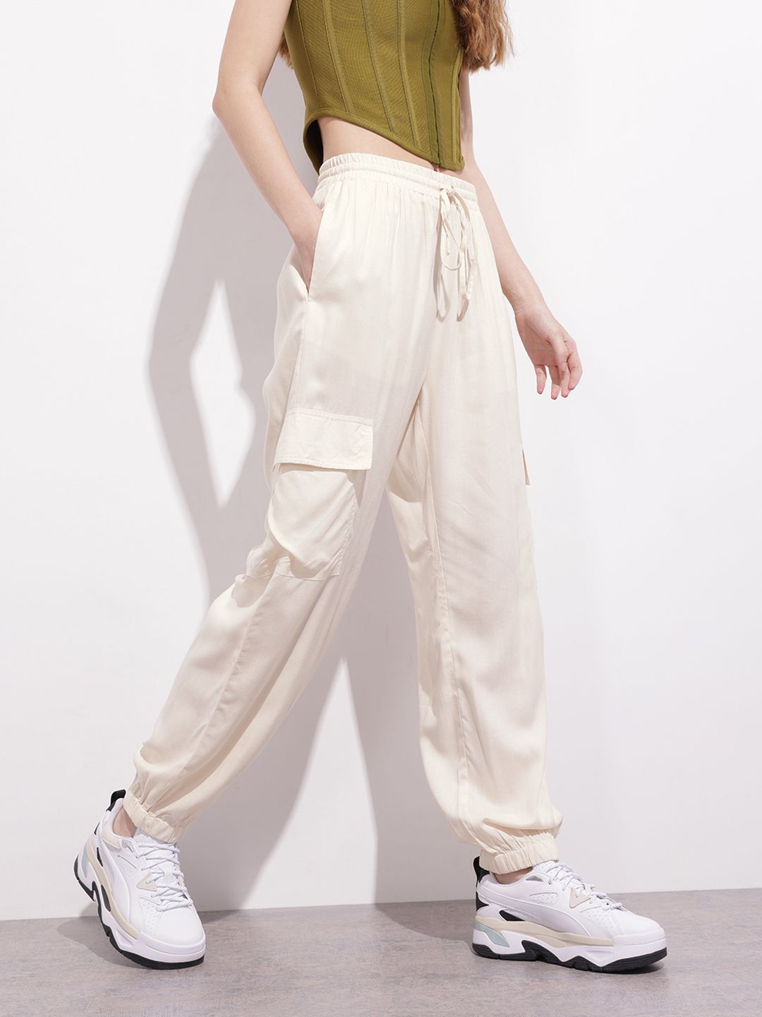 DressBerry Women Bougie-Beige Off-Duty Cargo Joggers