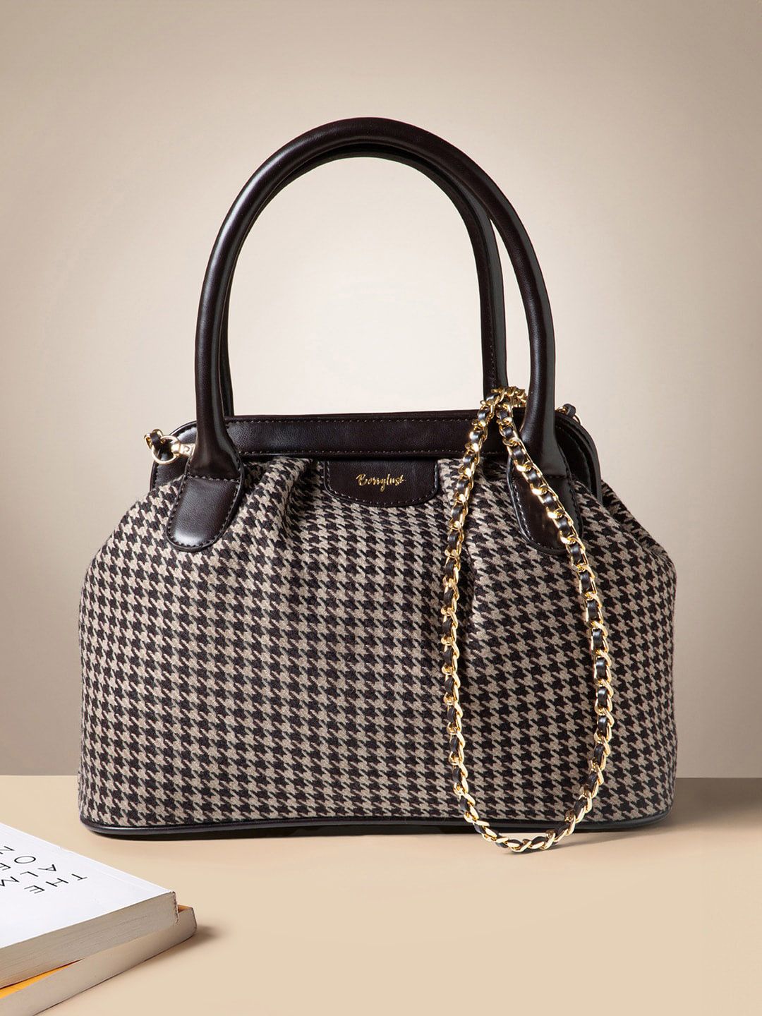 Berrylush Checked Bucket Handheld Bag