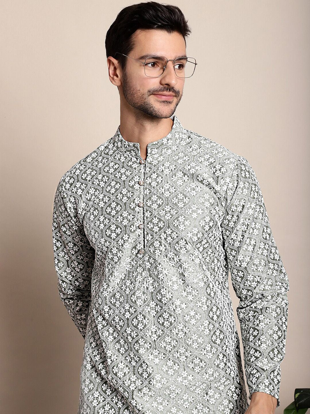 Anouk Green & White Floral Embroidered Chikankari Kurta With Pyjamas