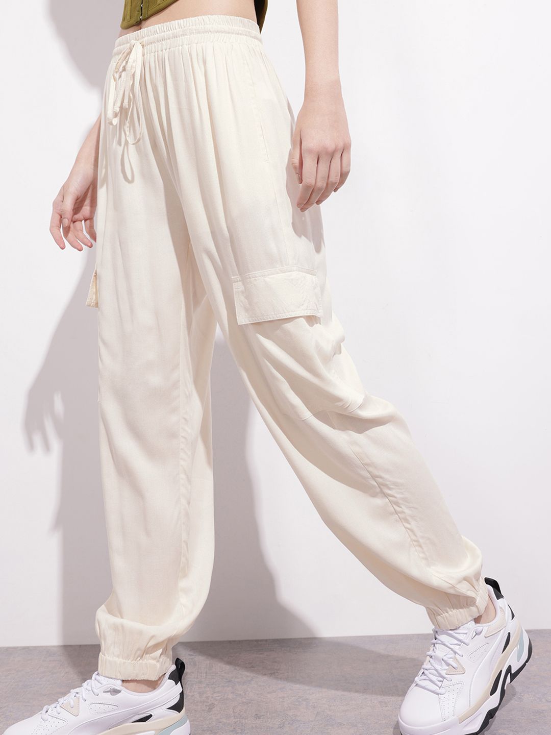 DressBerry Women Bougie-Beige Off-Duty Cargo Joggers