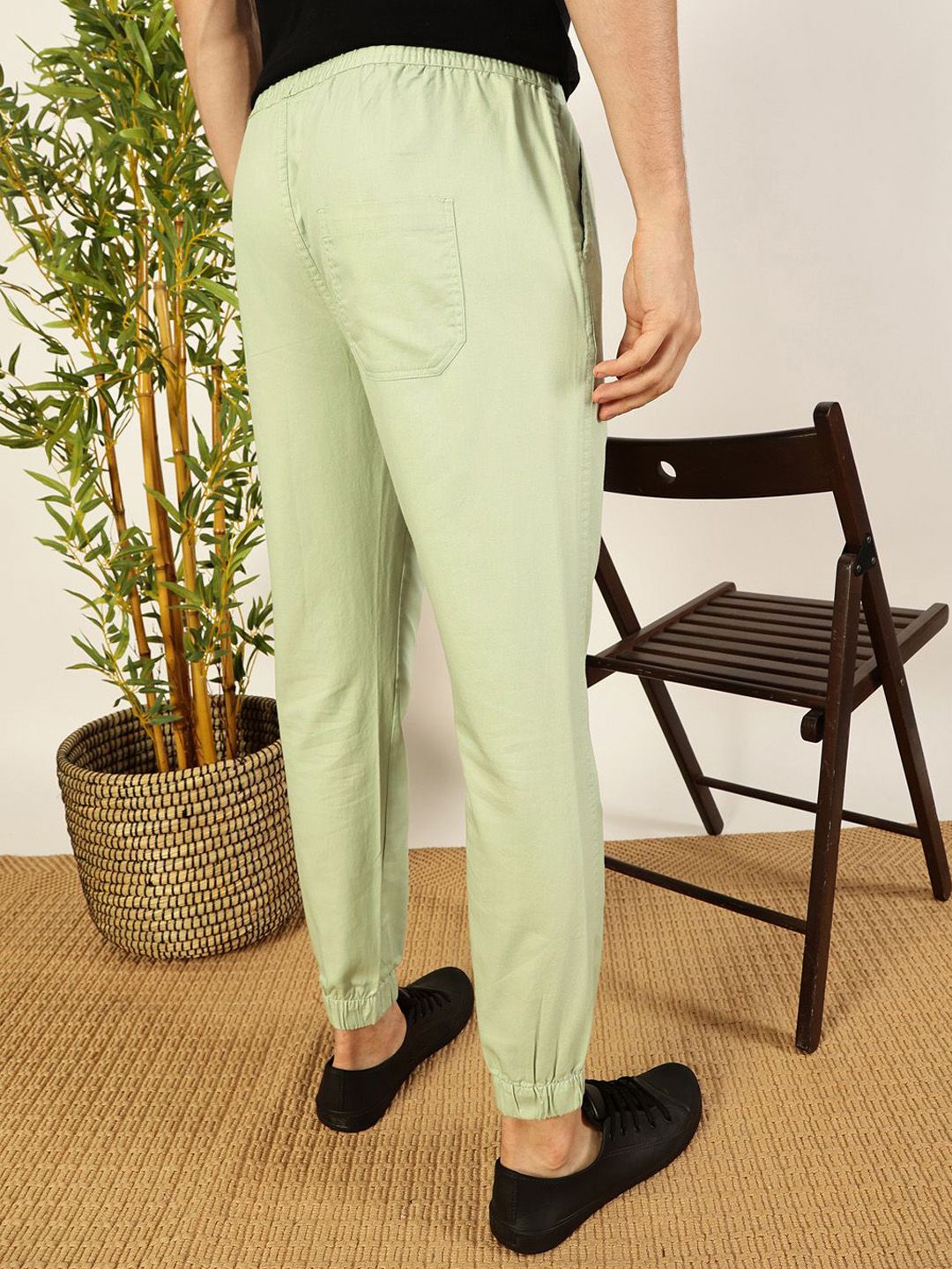 Thomas Scott Men Regular Fit Classic Easy Wash Mid-Rise Woven Joggers