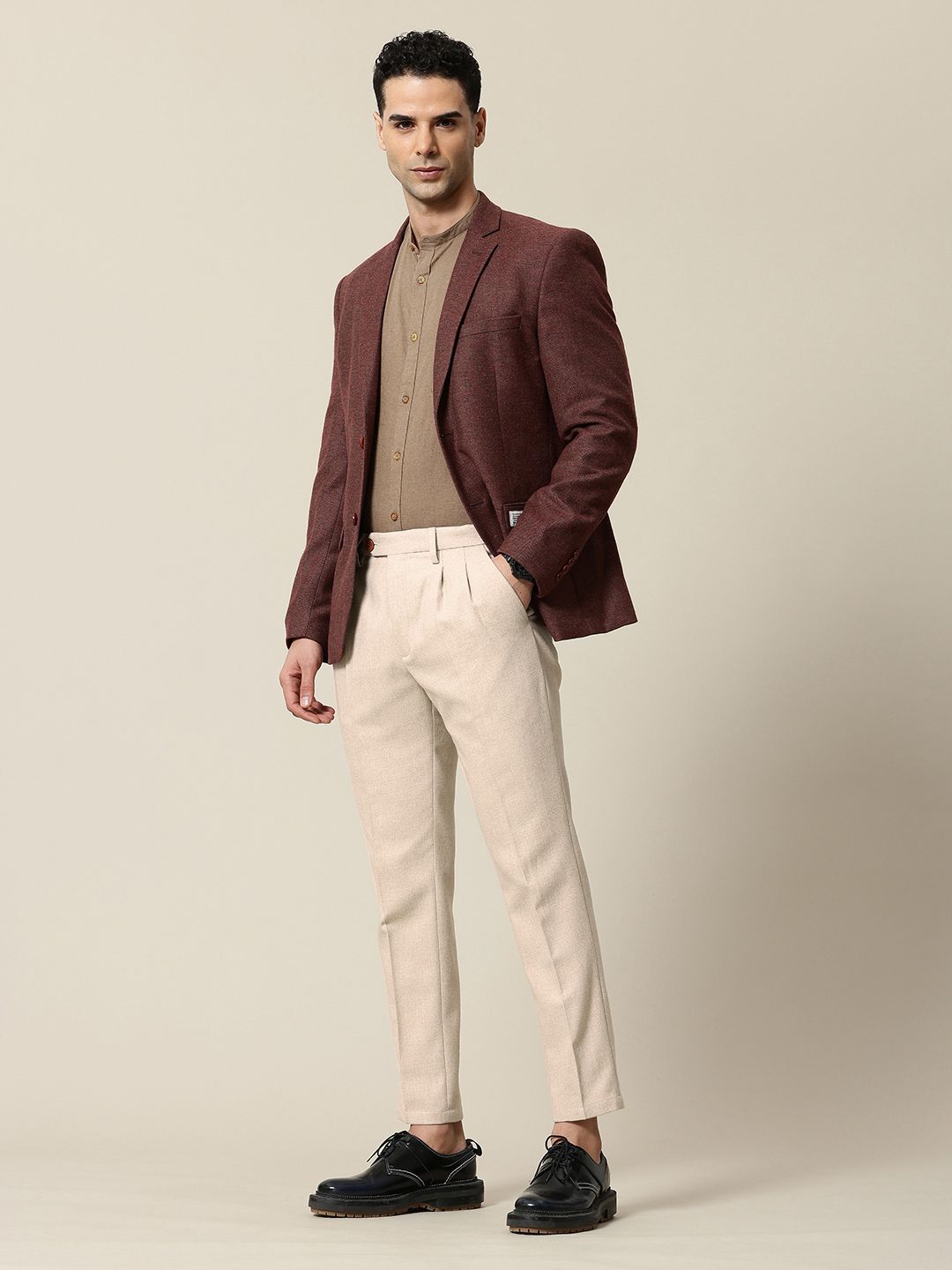 Mr Bowerbird Men Tailored Fit Textured Pleated Trousers