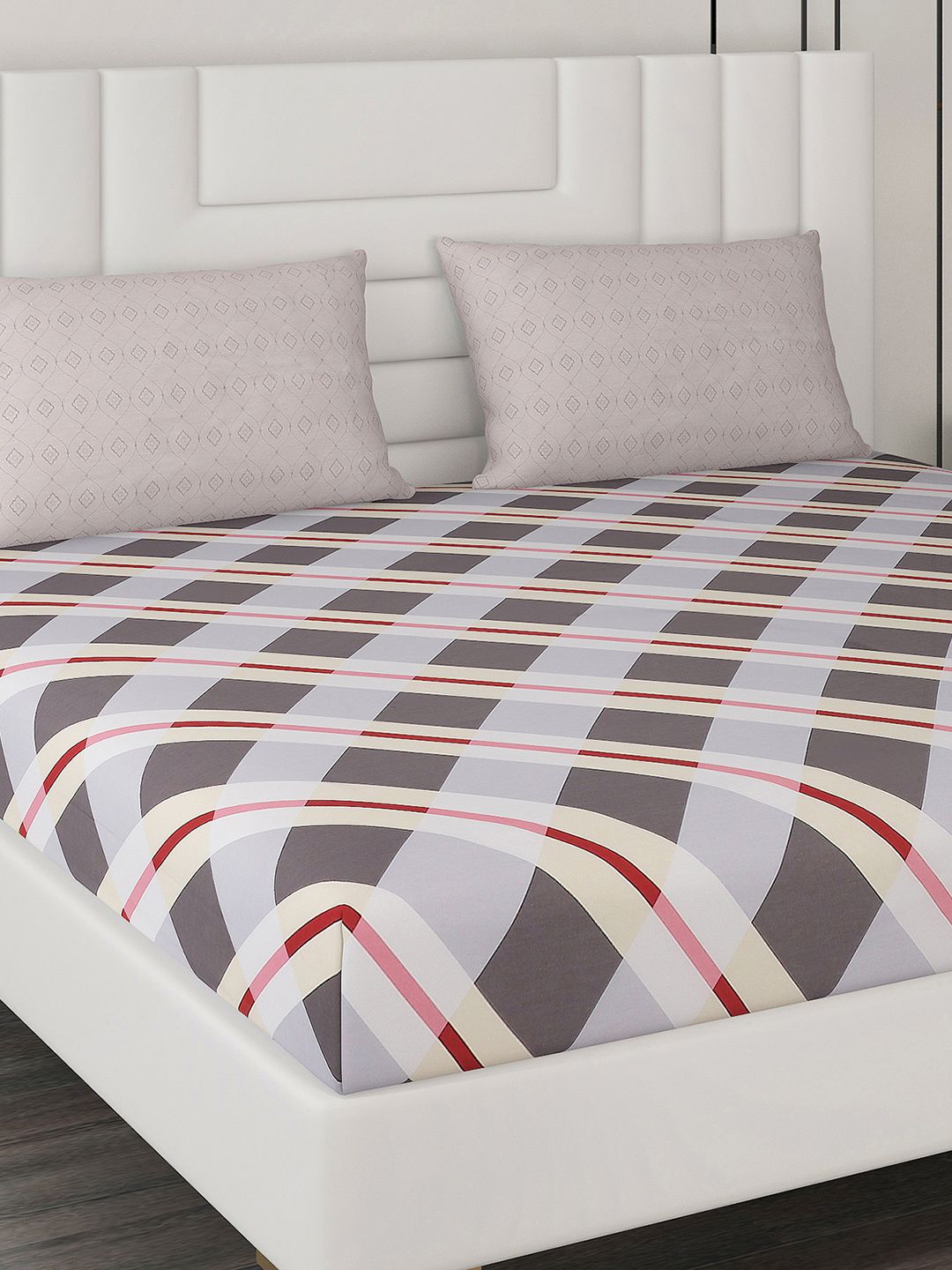 Monte Carlo Purple & Grey Geometric Cotton 200 TC Queen Bedsheet With 2 Pillow Covers