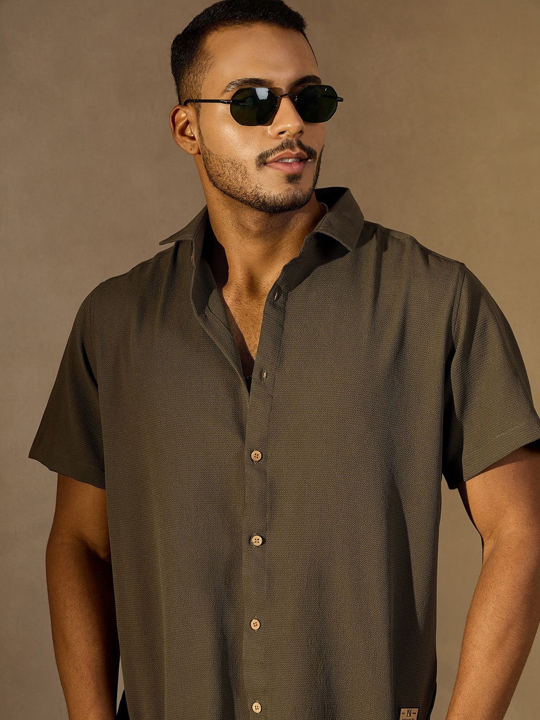 DENNISON Men Self Design Oversized Spread Collar Short Slevees Casual Shirt