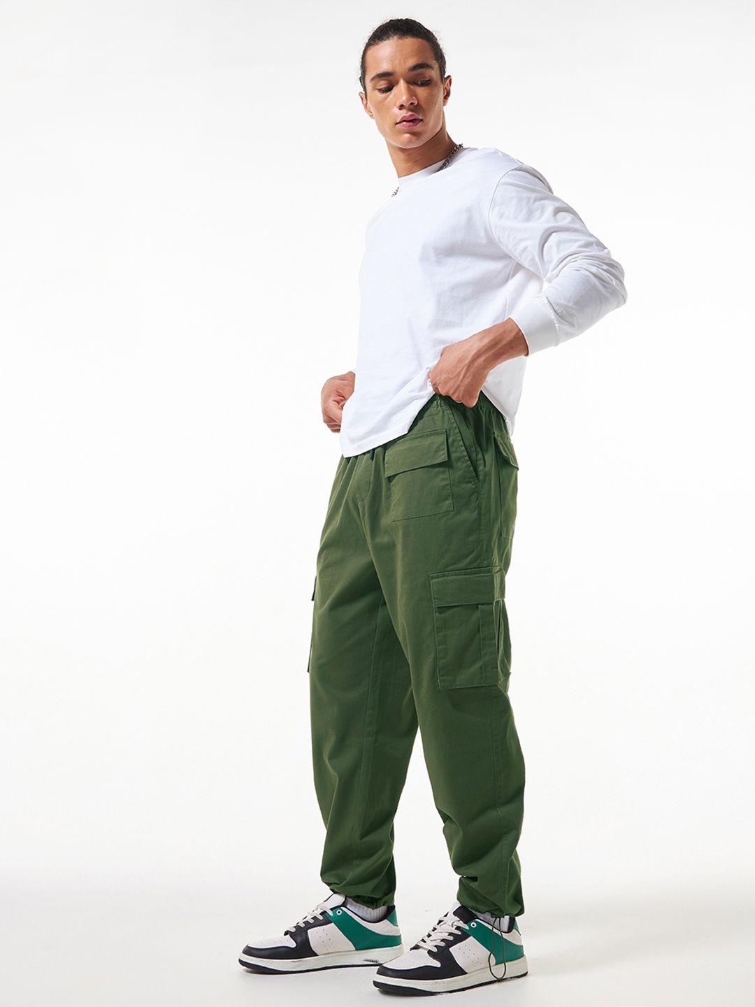 Bewakoof Men Baggy Oversized Cargo Parachute Pants