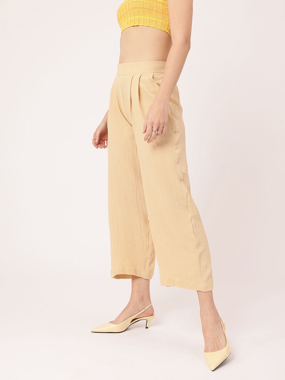 DressBerry Women Street Savvy Seersucker Textured Pleated High-Rise Crop Trousers