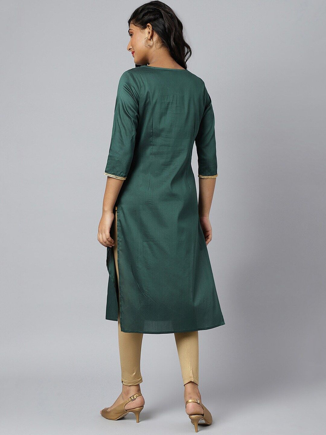Aurelia Women Green Zari Embroidered Ethnic Liva Kurta