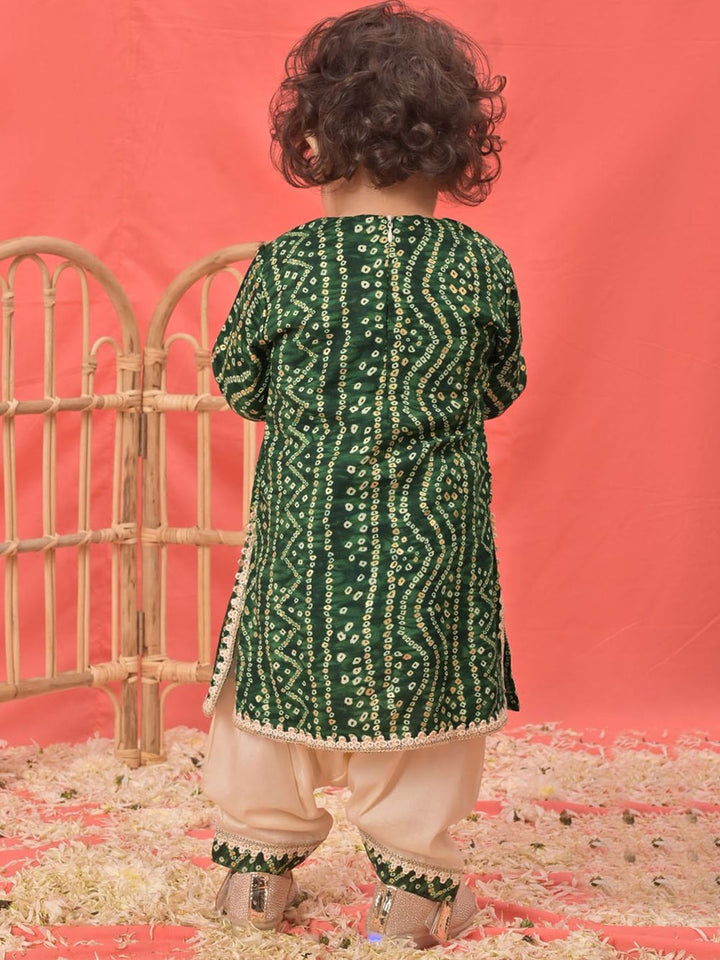 VASTRAMAY Girls Bandhani Printed Kurta With Patiala