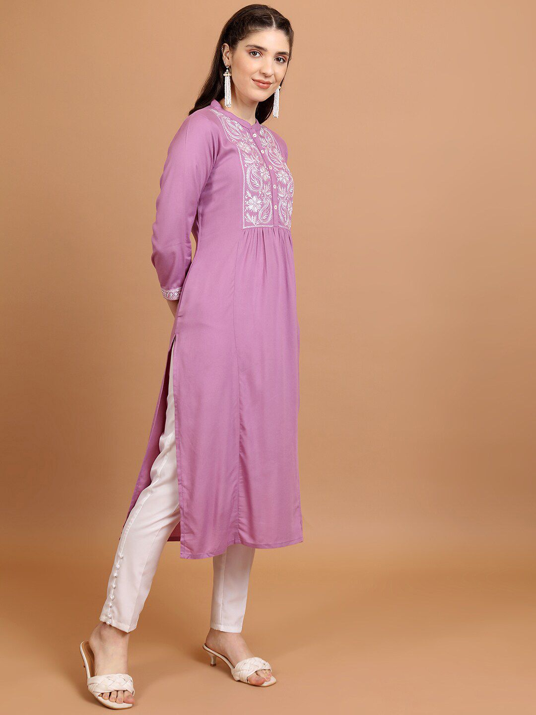 Vishudh Floral Embroidered Straight Kurta
