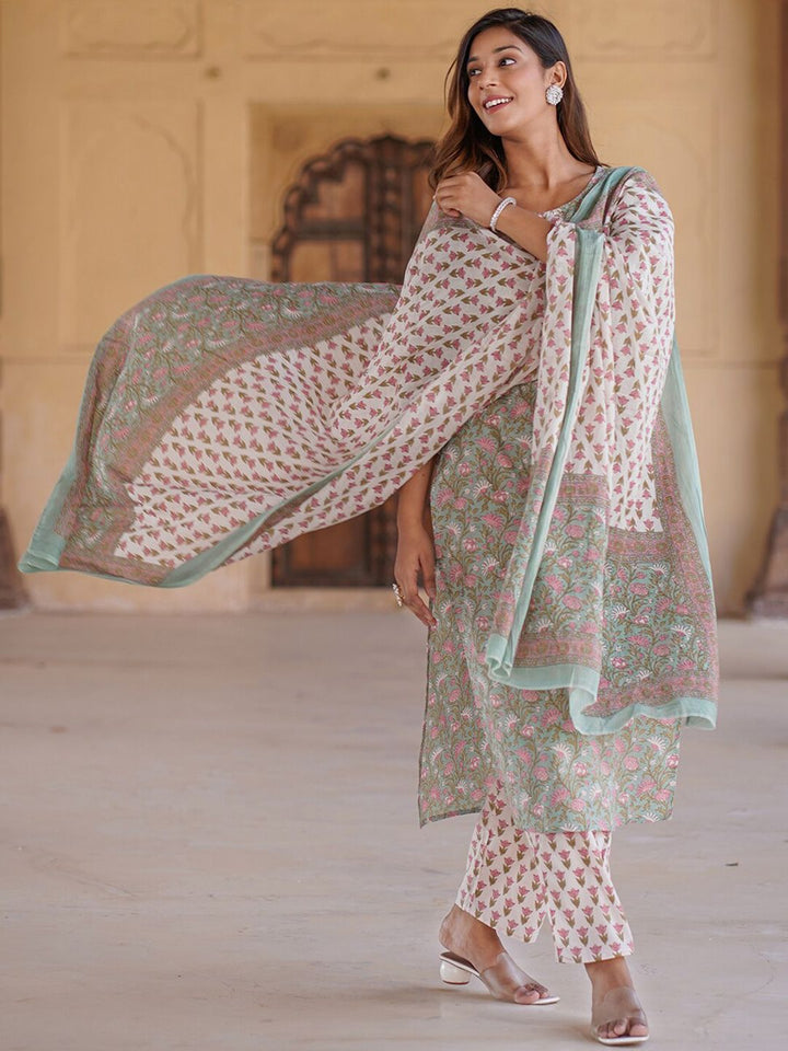 Kalini Floral Printed Pure Cotton Kurta dengan Seluar & Dupatta
