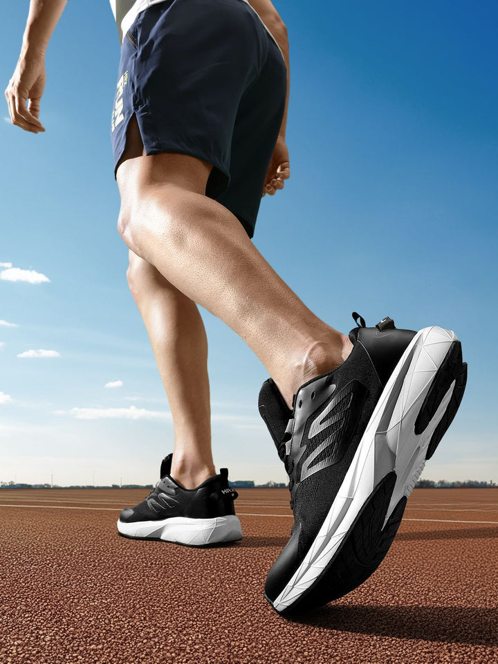 HRX by Hrithik Roshan Men CARBONIC Running Shoes