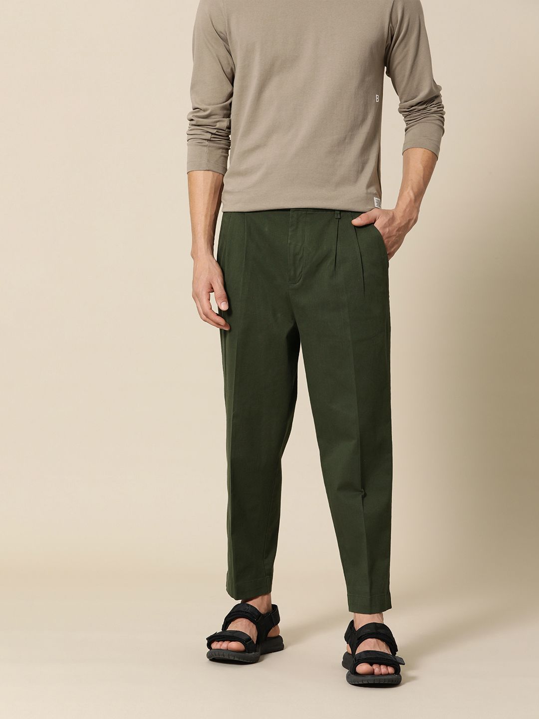 Mr Bowerbird Men Green Solid Oversized Fit Mid-Rise Elephant Ankle Woven Pleated Trousers