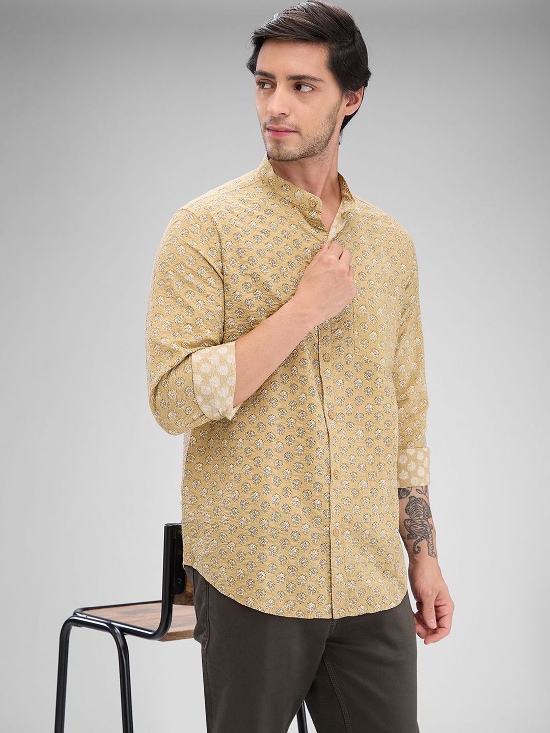 SPYKAR Men Slim Fit Floral Printed Opaque Mandarin Collar Casual Shirt