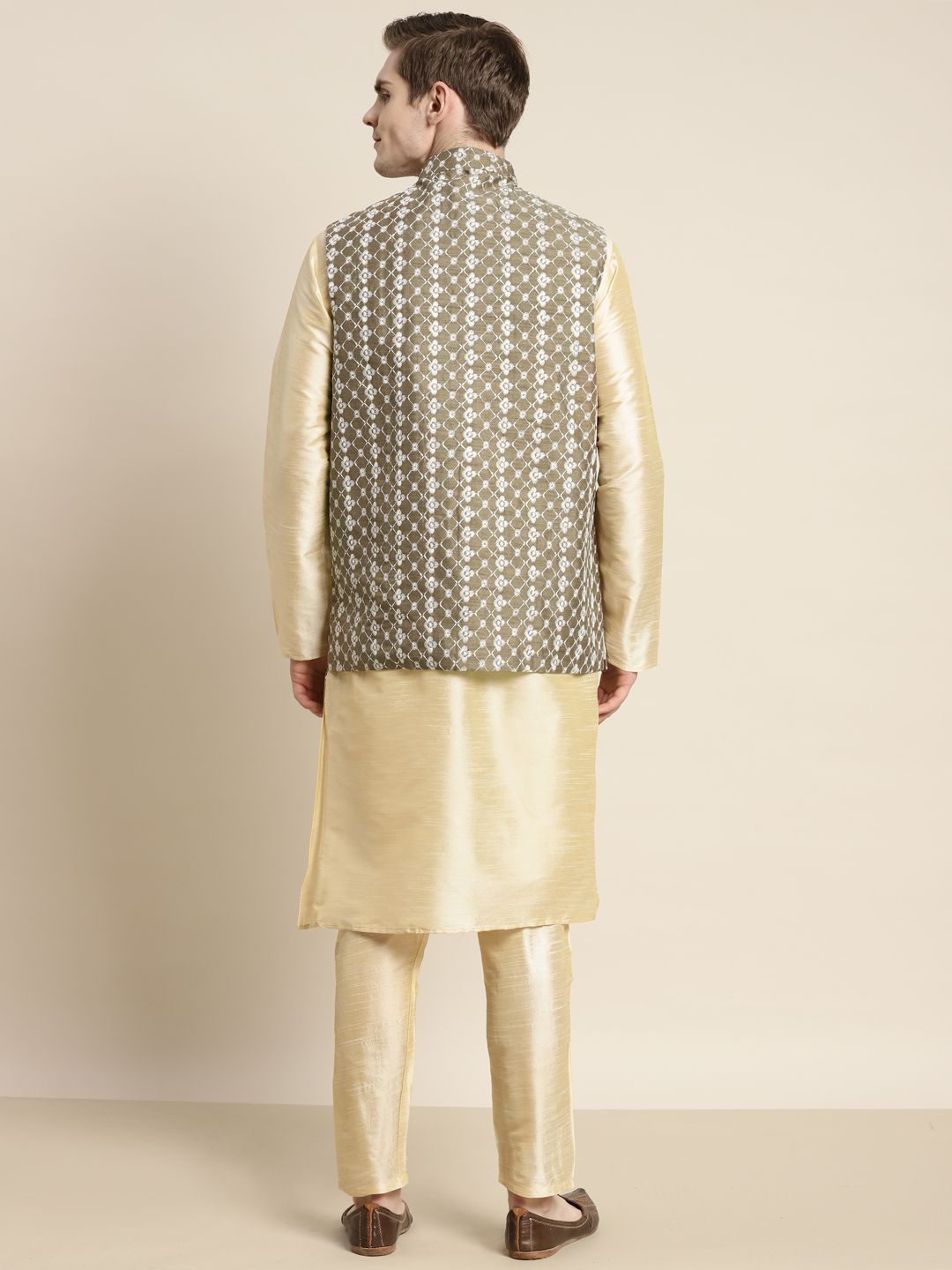 SOJANYA Men Solid Kurta with Churidar & Embroidered Ethnic Motifs Nehru Jacket