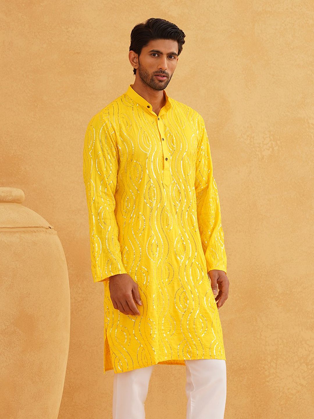 SOJANYA Men Embroidered Kurta
