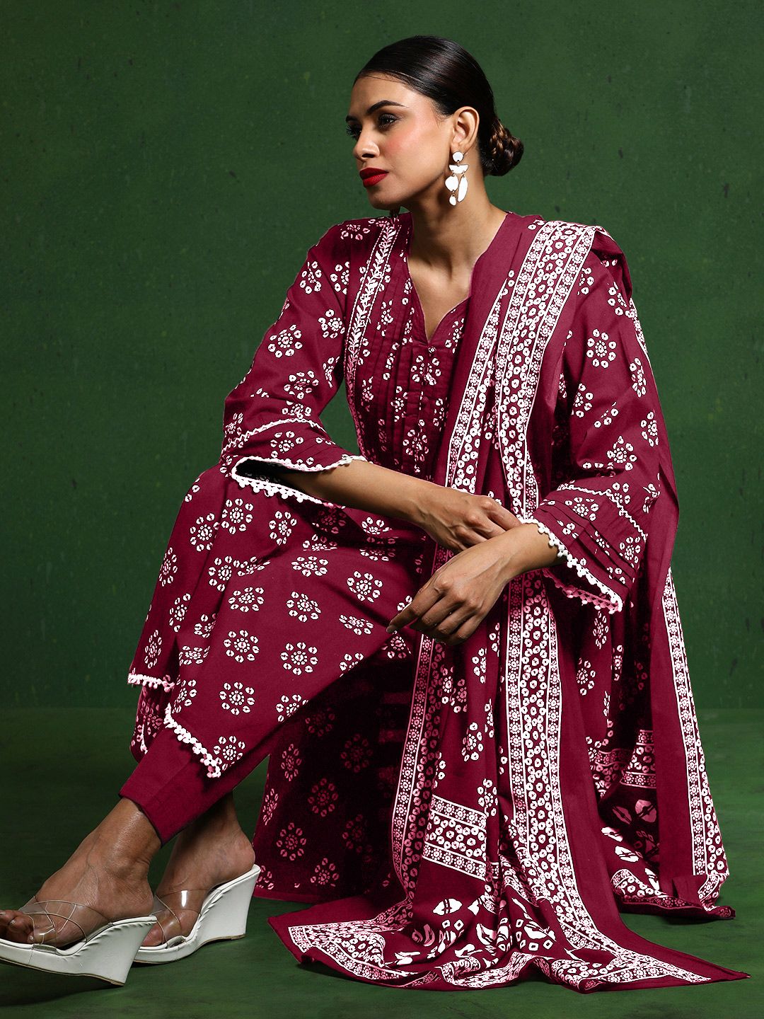 Varanga Women Floral Printed Regular Kurta with Trousers & With Dupatta