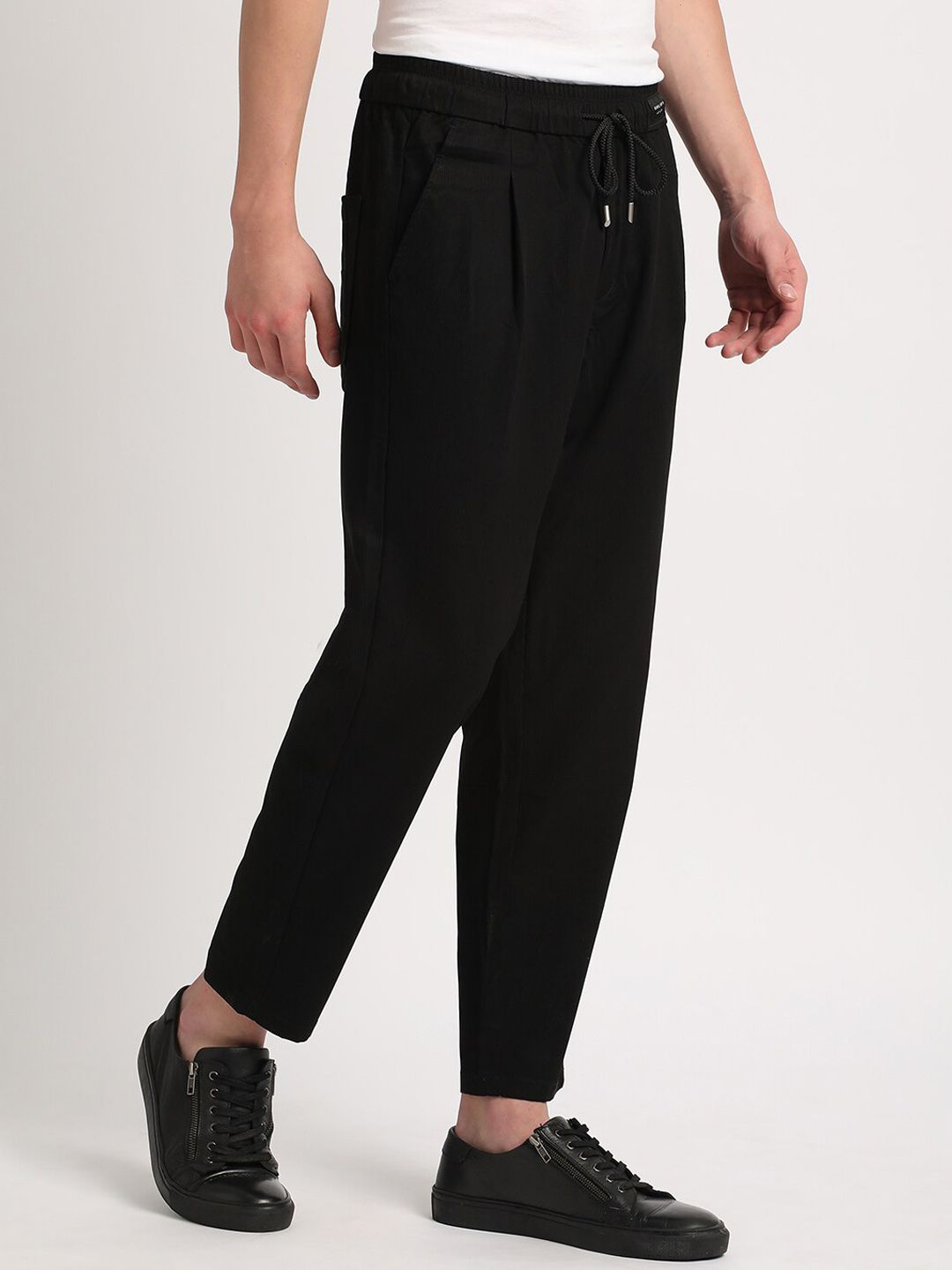 THE BEAR HOUSE Men Relaxed Loose Fit Pleated Regular Trousers