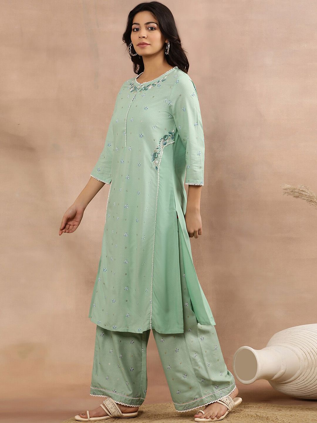 W Floral Printed Thread Work Keyhole Neck Kurta With Trousers & Dupatta