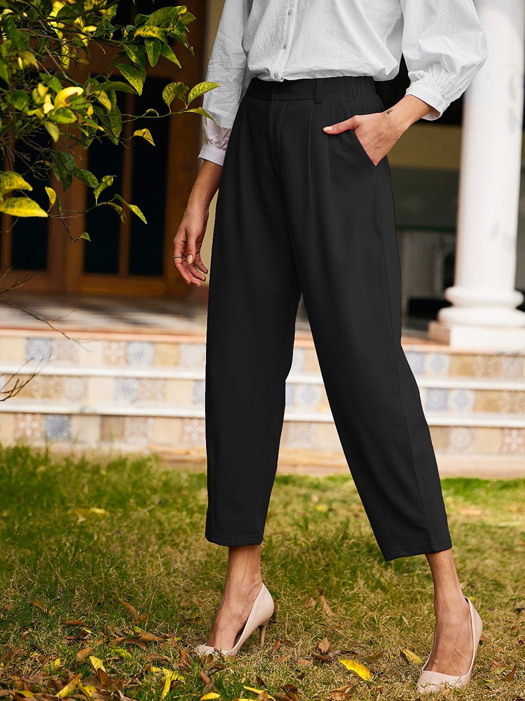 SASSAFRAS Women Tapered Fit Mid-Rise Pleated Trousers