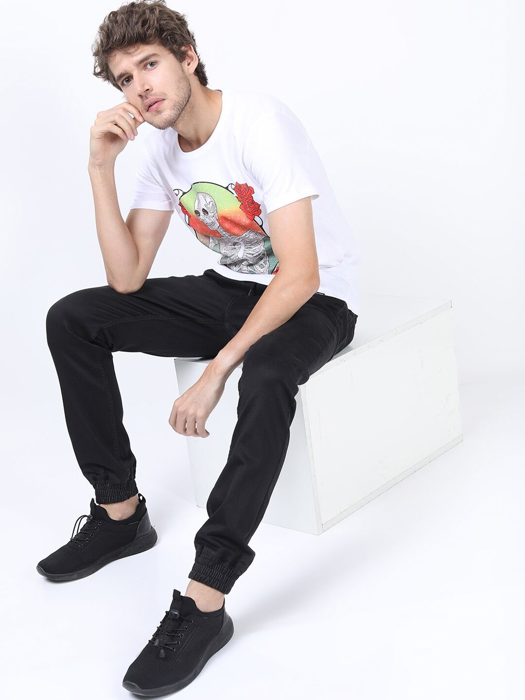 HIGHLANDER Men White & Pink Printed Slim Fit Cotton T-shirt