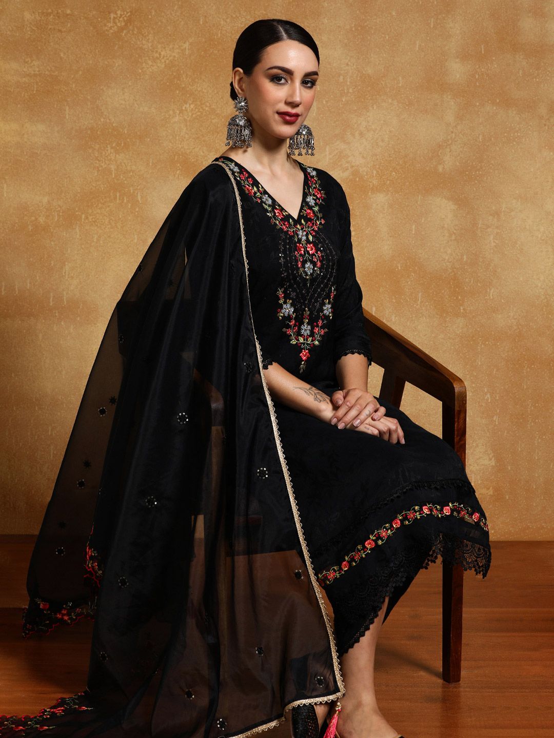 Varanga Women Floral Yoke Design Regular Kurta with Trousers & With Dupatta