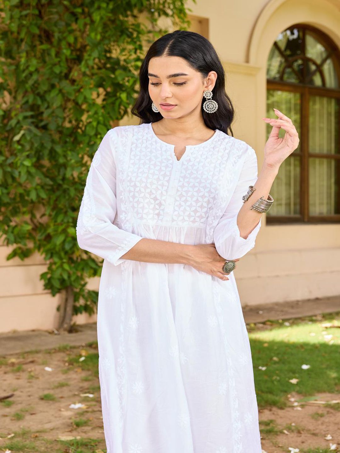 Rumah Wanita Chikankari Kurta Bersulam Chanderi Putih Chikankari