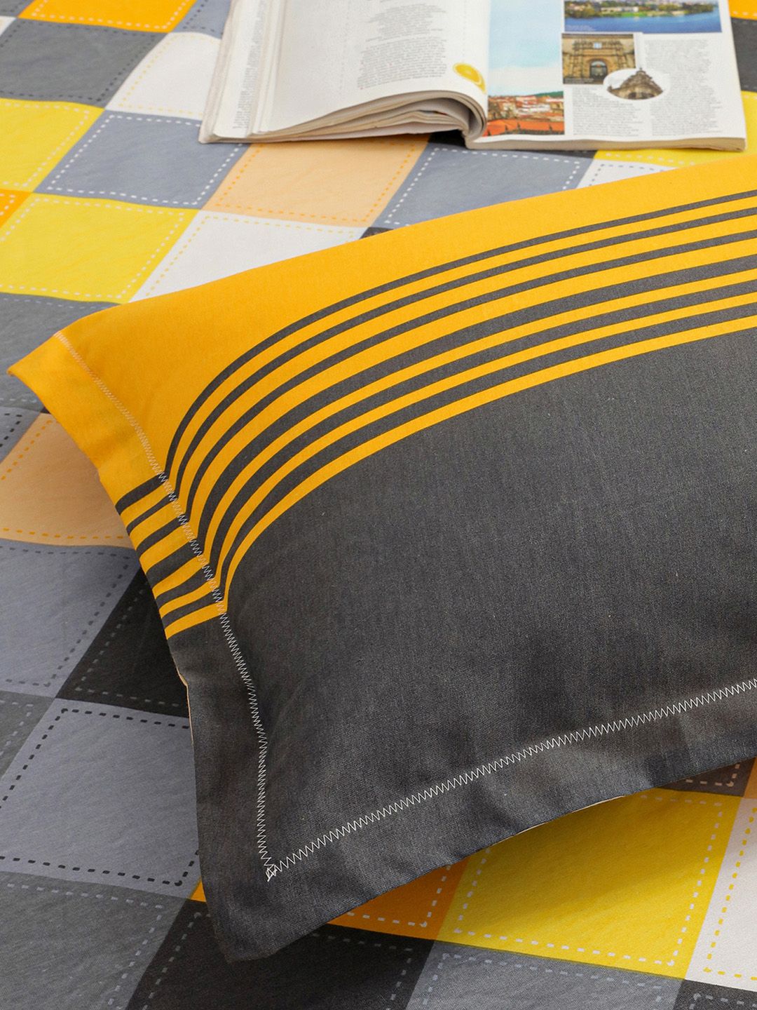 Story@home Ventura Grey Yellow Geometric 144 TC Cotton Queen Bedsheet 2 Pillow Covers