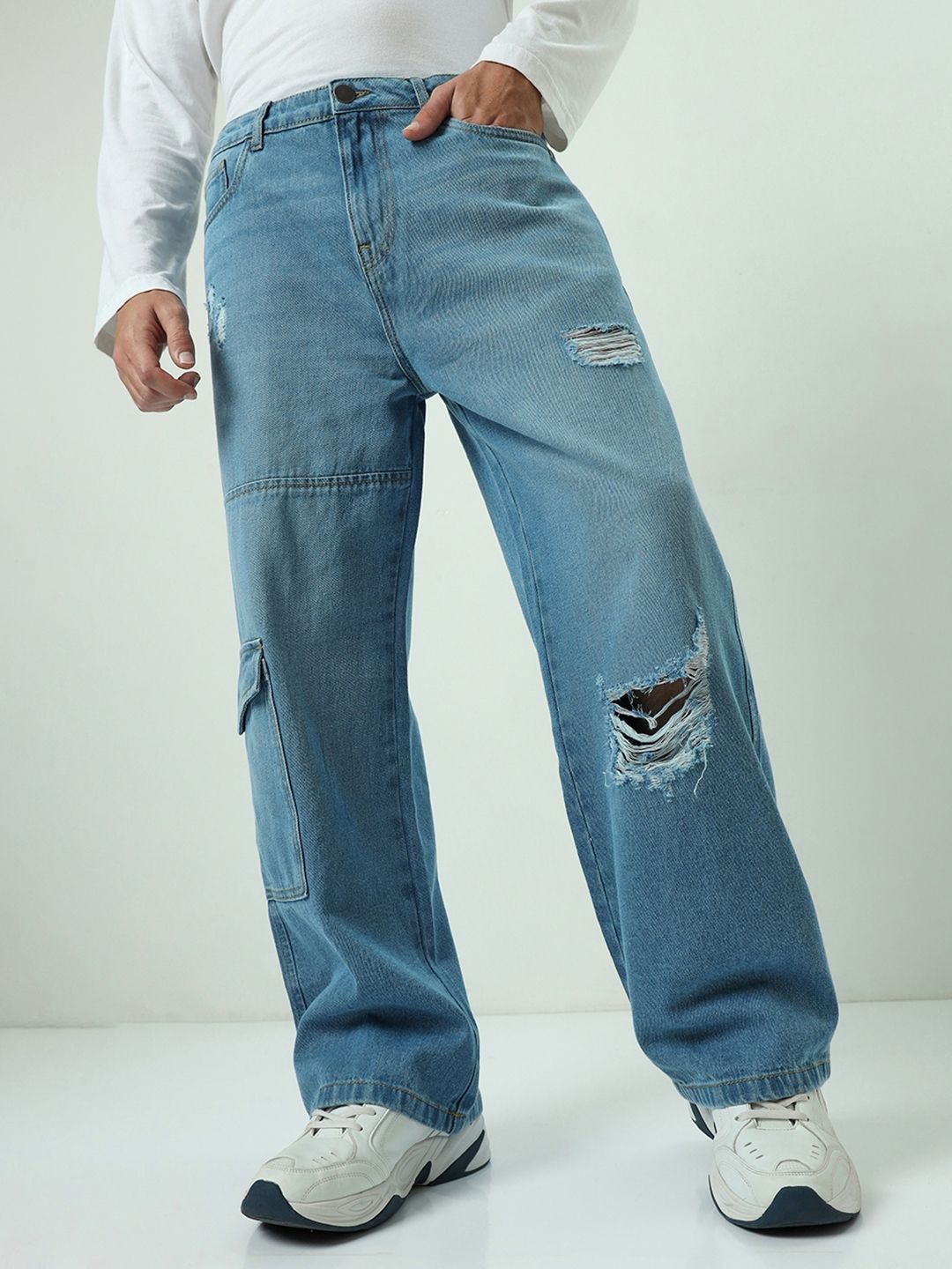 Bewakoof Men's Blue Baggy Distressed Cargo Mid-Rise Jeans