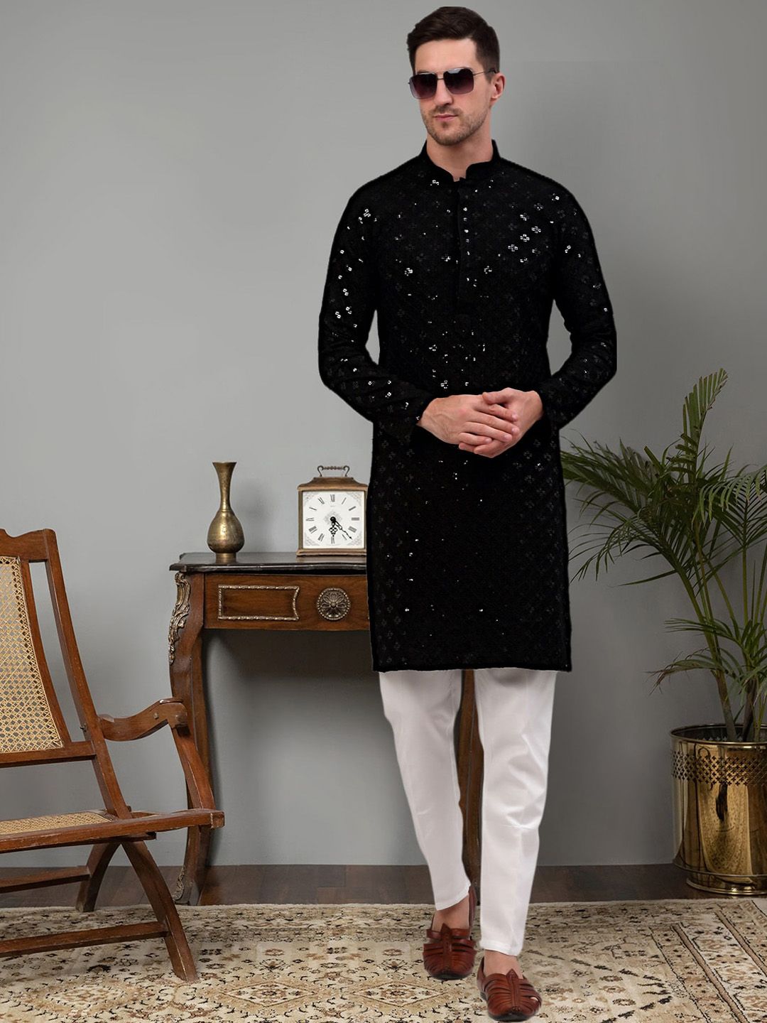 Jompers Ethnic Motifs Embroidered Thread Work Kurta with Pyjamas