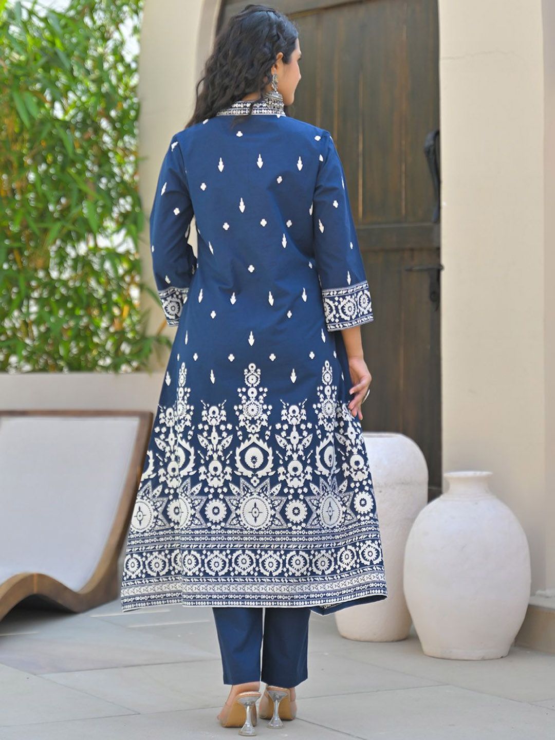 Varanga Women Floral Printed Regular Kurta with Trousers & With Dupatta