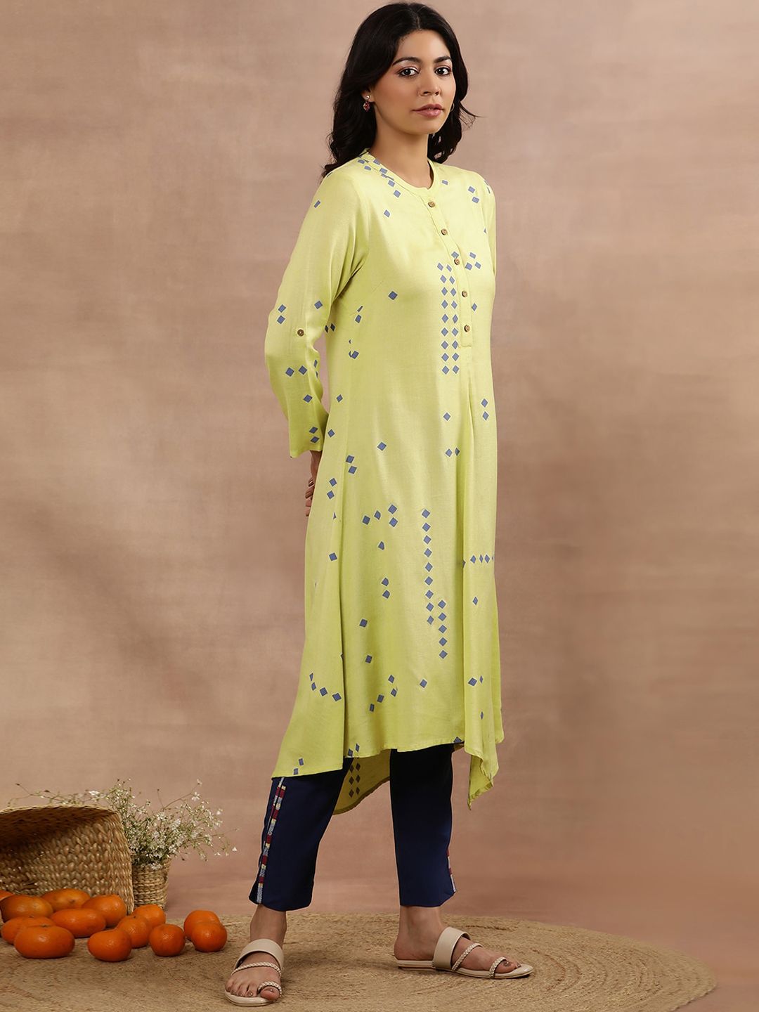 W Geometric Printed Regular Kurta with Trousers