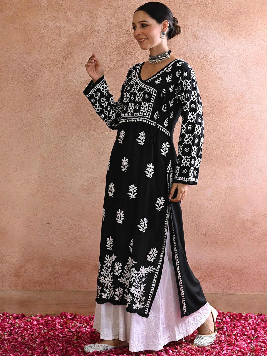 Rumah Wanita Chikankari Kurta Bersulam Chikankari Modal Hitam