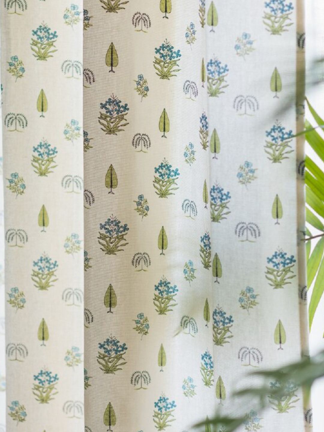 URBAN SPACE Cream-Coloured & Blue 2-Pieces Floral Cotton Door Curtains