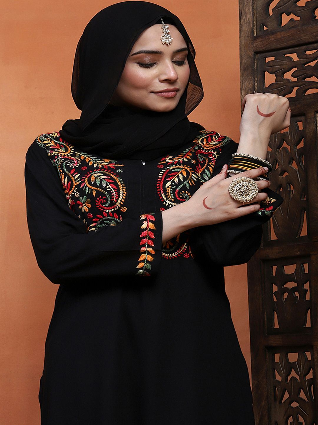 House of Chikankari Women Black Rayon Chikankari Embroidered Kurta Set