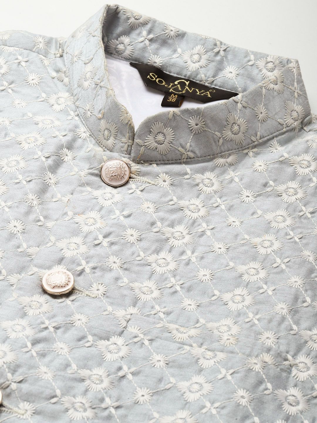SOJANYA Men Embroidered Kurta with Churidar