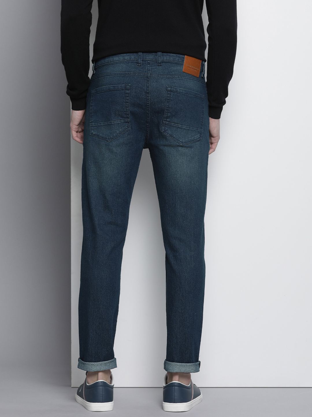 The Indian Garage Co Men Slim Fit Mildly Distressed Stretchable Jeans