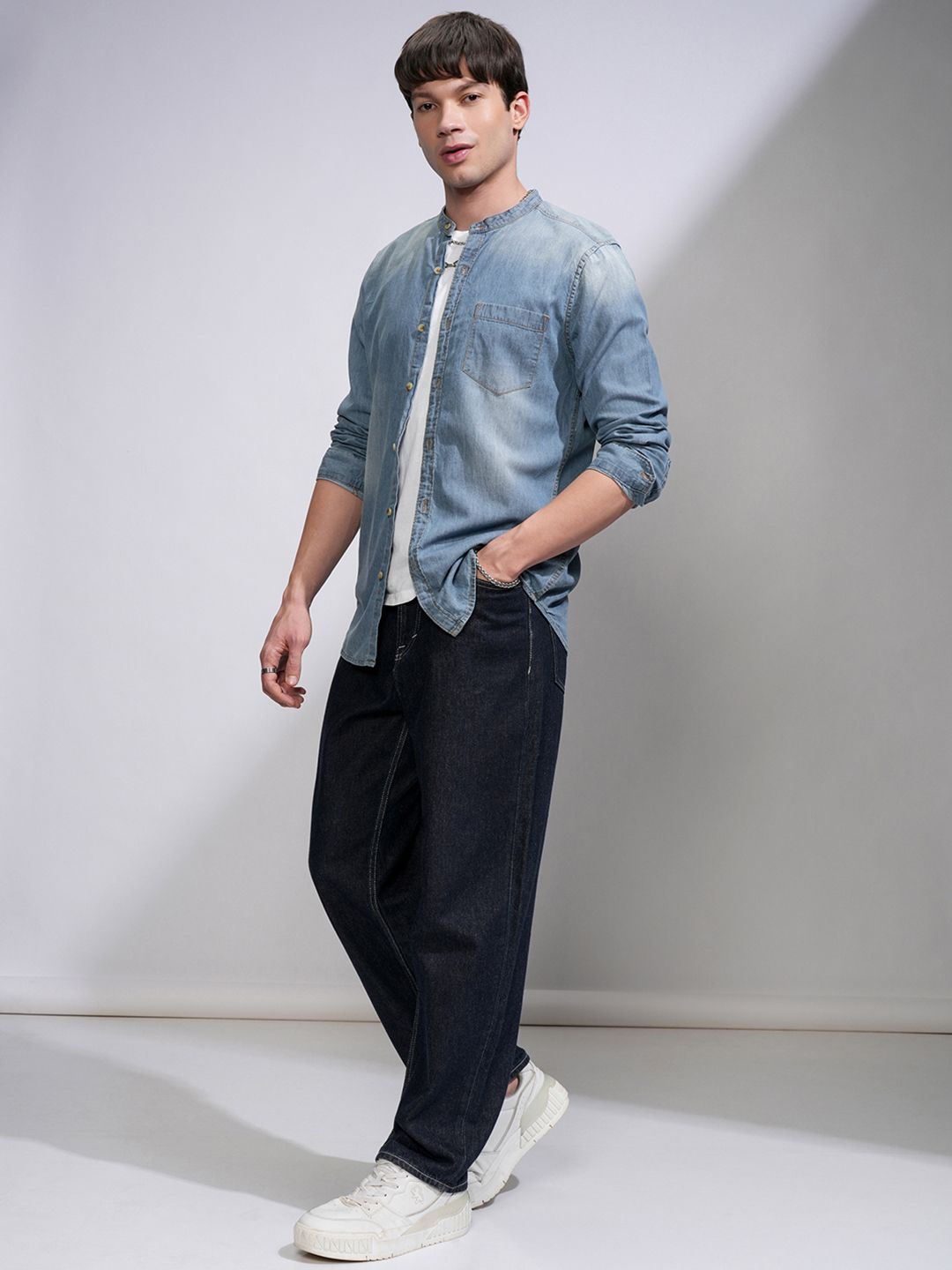 HIGHLANDER Men Blue Slim Fit Faded Casual Denim Shirt