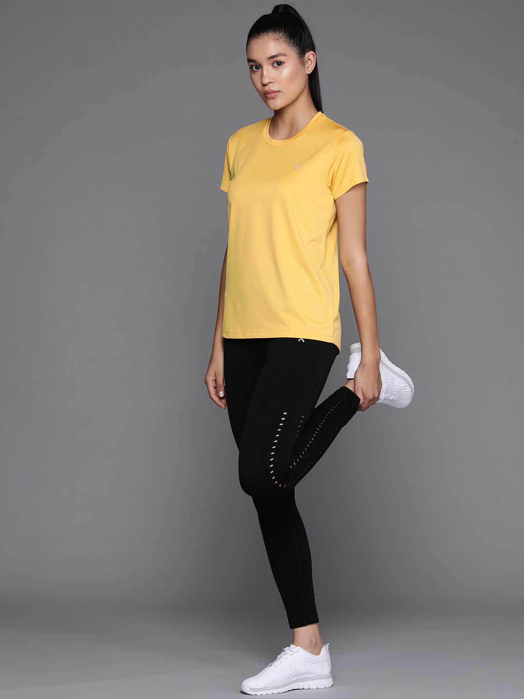 HRX by Hrithik Roshan Reflective Elements Detailed Rapid-Dry Training T-shirt