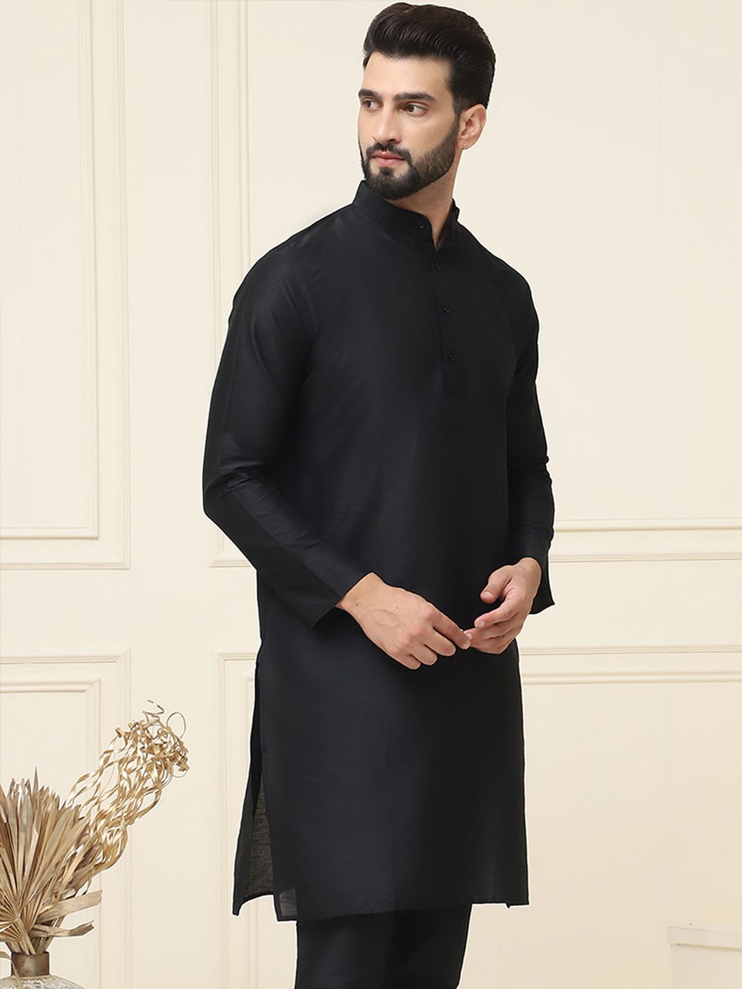 SOJANYA Men Black Solid Straight Kurta