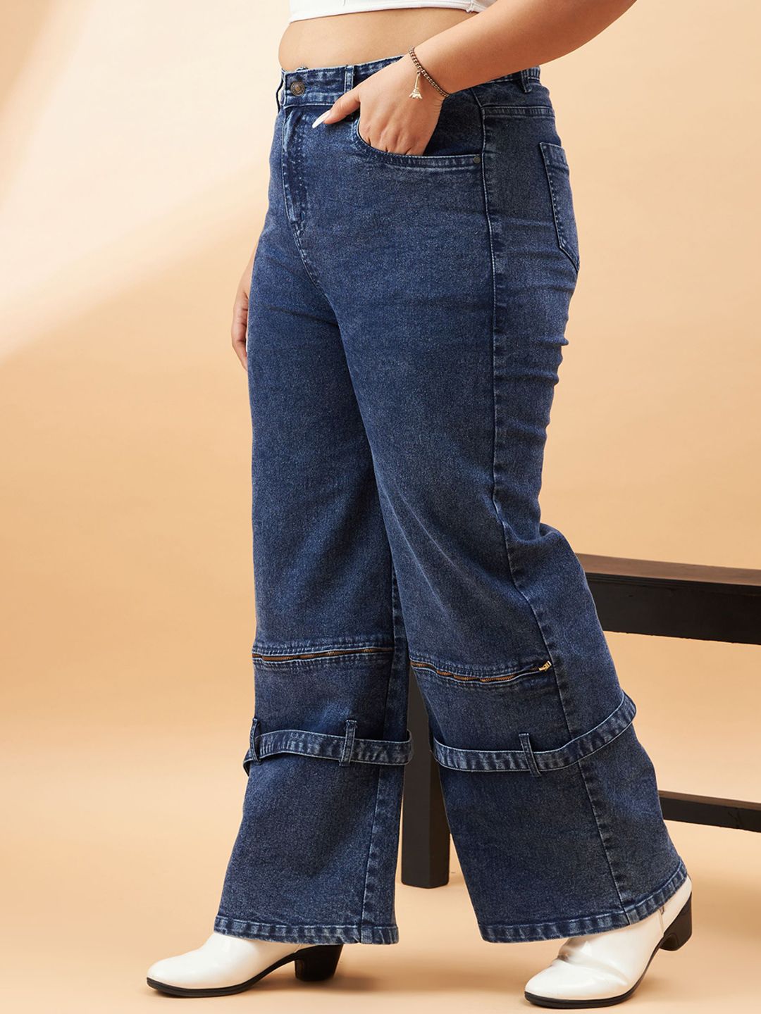 SASSAFRAS Curve Women Plus Size Comfort High-Rise Light Fade Stretchable Jeans